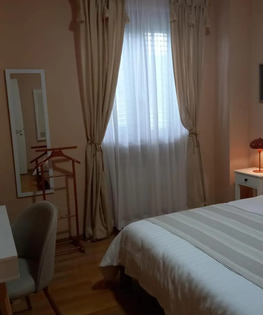 Lilly House Bed & Bike Villa Cortona 0*,